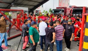 Mais de 100 caminhões ficam parados após funcionários da Coca Cola iniciarem paralisação em Manaus