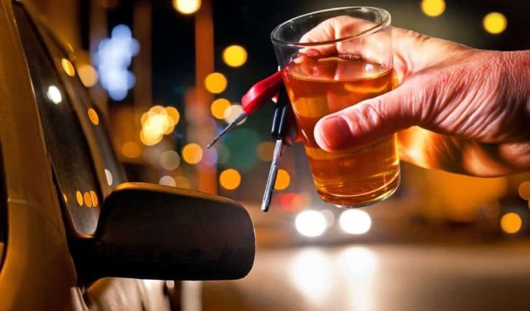 Motorista é presa após acidente e bafômetro apontar 1,11 mg/L de álcool em Manaus